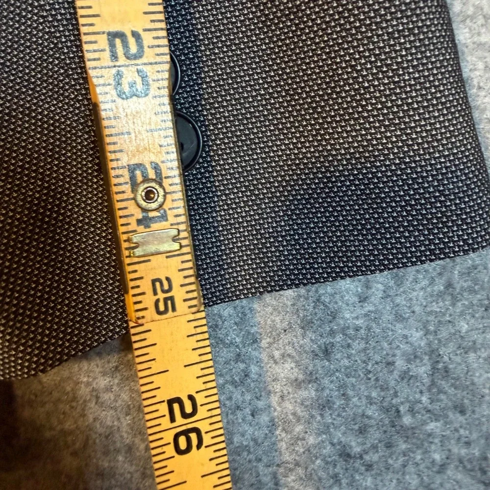 DKNY Duran Mens 2 Piece Suit 40R 33W Grey Black White Micro Pattern DNUR218W0035